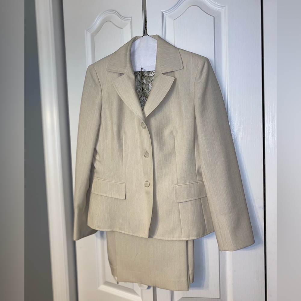 Jones Wear Pant Suit size 8